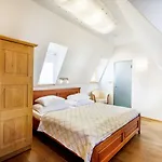 Otel At The Grape Prag