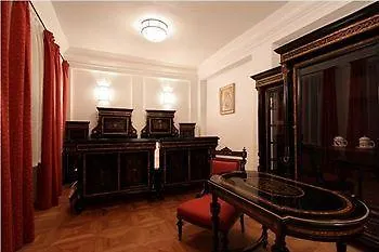At The Grape فندق 4*