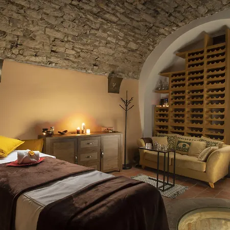 Hotel At The Grape 4*